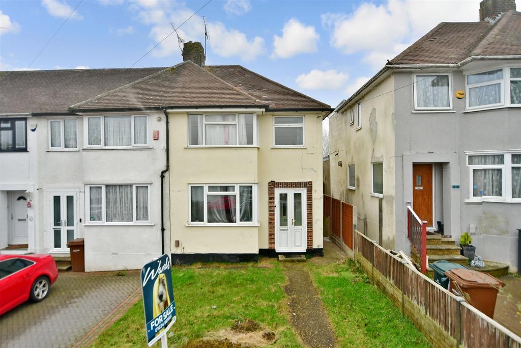 Binland Grove, Davis Estate, Chatham, Kent 2 bed end of terrace house