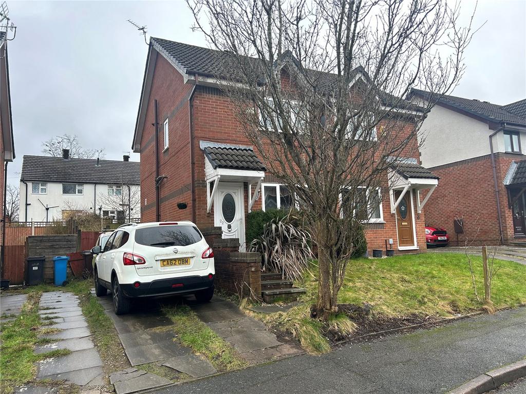 Magpie Lane, Oldham, Greater... 2 bed semidetached house for sale £