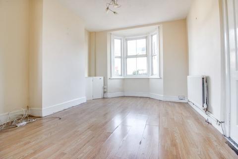 3 bedroom end of terrace house to rent, Cricklade Road, Swindon SN2