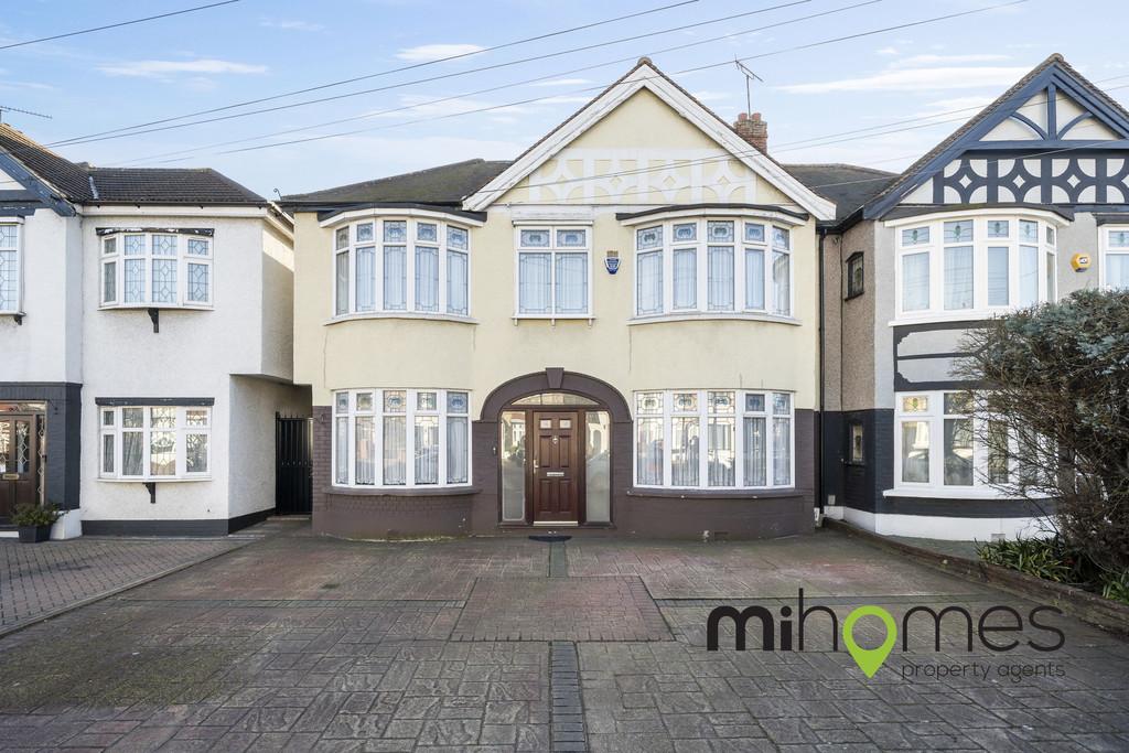 Longwood Gardens, IG5 5 bed semidetached house £950,000