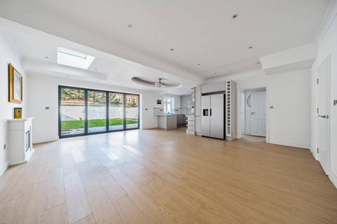 5 bedroom semi-detached house for sale - Acton Town, Ealing, London, W3
