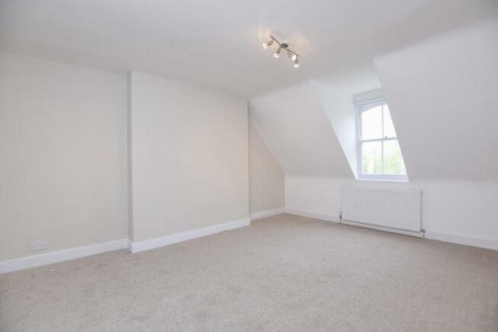 Tetherdown, Muswell Hill, London 2 bed apartment £1,800 pcm (£415 pw)