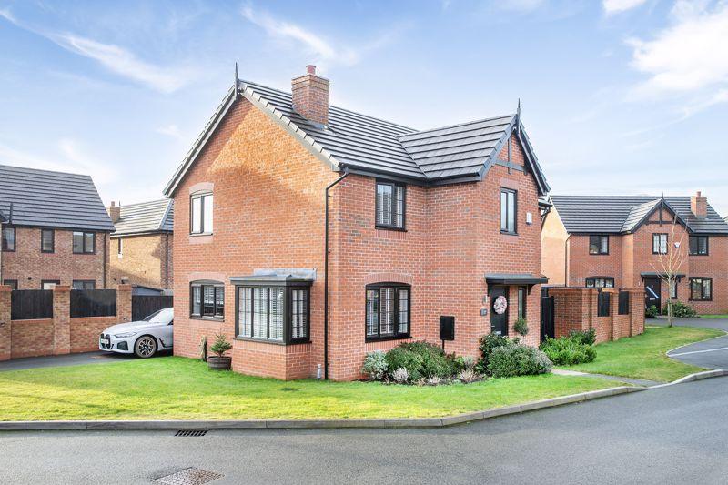 Howells Place, Cheerbrook Gardens, Willaston 4 bed detached house for