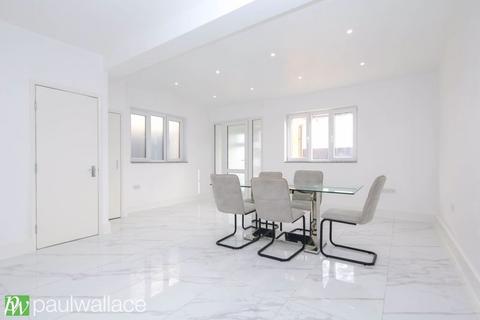 5 Orchard Square, Broxbourne, EN10 6JA