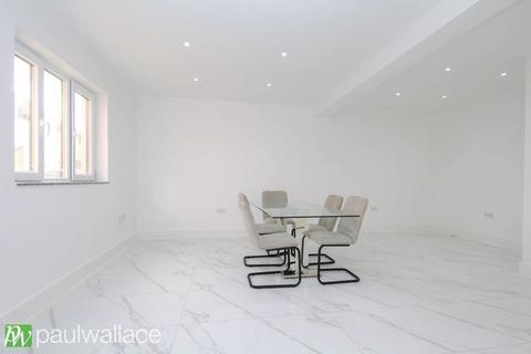 5 Orchard Square, Broxbourne, EN10 6JA