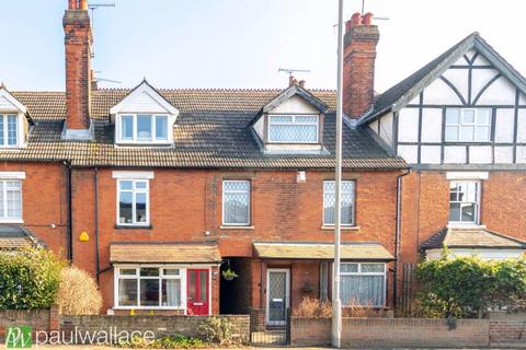 3 bedroom terraced house for sale - Ware Road, Hoddesdon