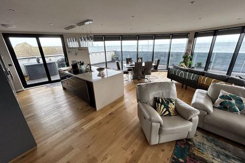 3 bedroom penthouse for sale, Marine Drive, Rhos On Sea