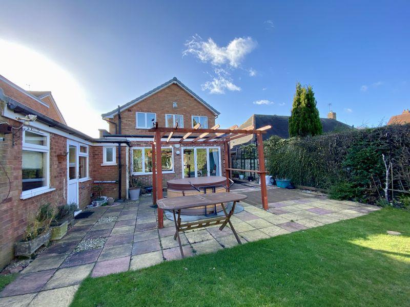Streetly Crescent, Four Oaks, Sutton Coldfield, B74 4PU 3 bed detached