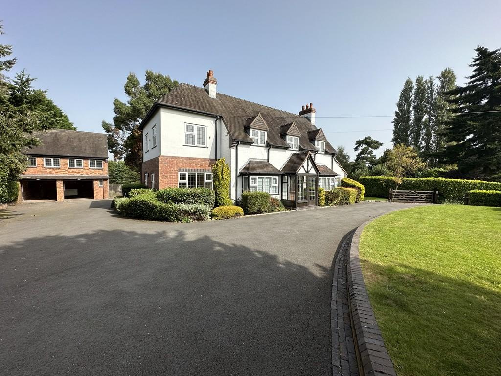 Lichfield WS14 4 bed detached house to rent £2,850 pcm (£658 pw)
