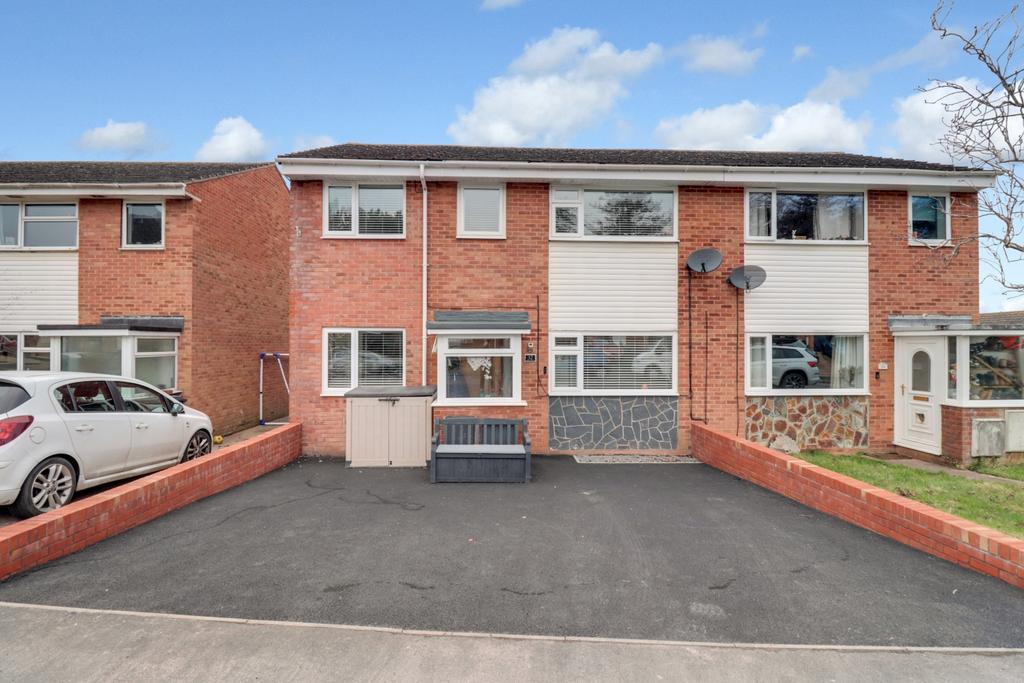 Maple Drive, Exmouth EX8 5NR 4 bed semidetached house for sale £400,000