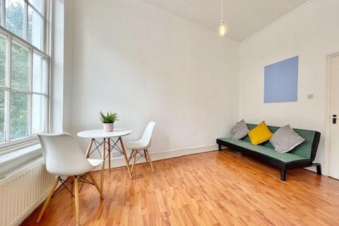 Studio to rent, SHORT TERM LET - Warren Street, W1