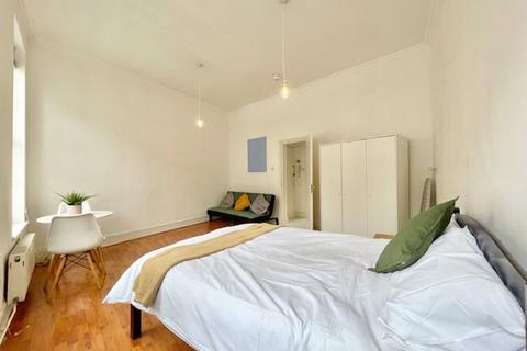 Studio to rent, SHORT TERM LET - Warren Street, W1