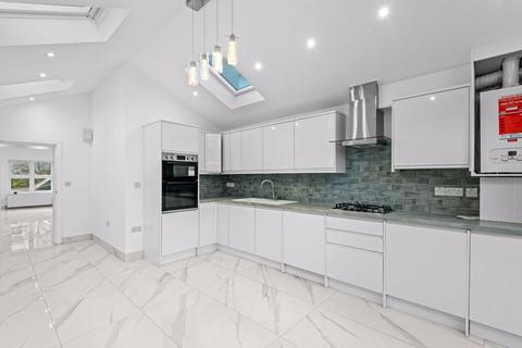 3 bedroom terraced house to rent, Albert Street, Windsor, SL4