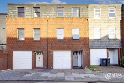 3 bedroom townhouse for sale, Whitmore Close, London, N11