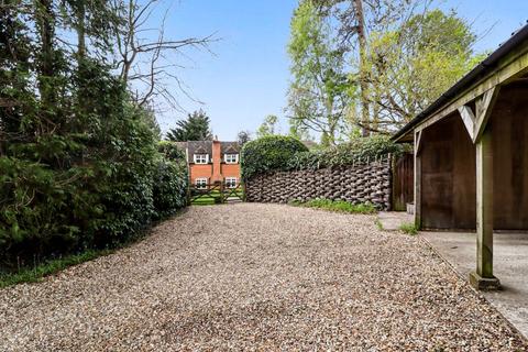 Greenfields Snows Ride, Windlesham, GU20 6LA