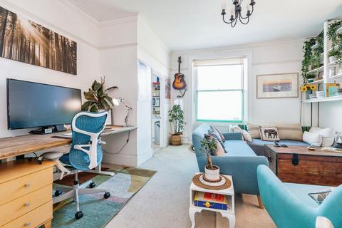 2 bedroom flat to rent, Camden Road, NW1