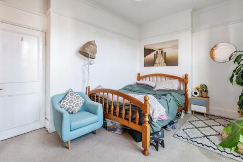 2 bedroom flat to rent, Camden Road, NW1