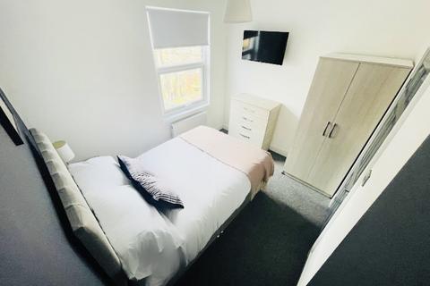 1 bedroom in a house share to rent, Wadham Street, Stoke-On-Trent, ST4 7HF