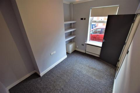 3 bedroom end of terrace house to rent, Percy Street, Derby, DE22 3WD