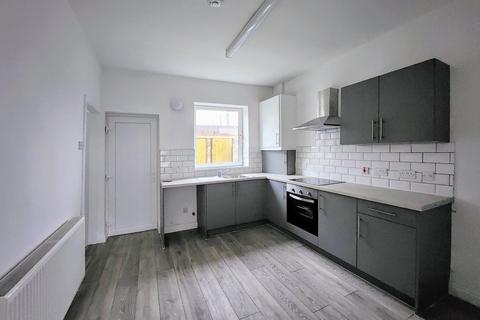 3 bedroom end of terrace house to rent, Grasmere Street, Burnley, Lancashire, BB10 1HP