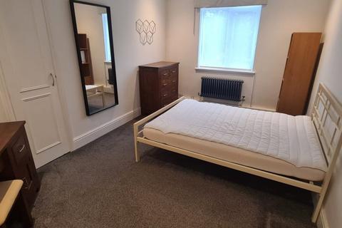 4 bedroom flat to rent, Kings Terrace, Hampshire