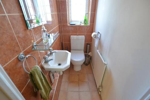 2 bedroom flat to rent, London NW2