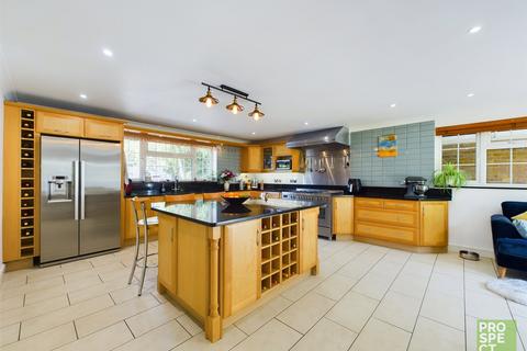 4 bedroom detached house for sale, Knowles Avenue, Crowthorne, Berkshire, RG45