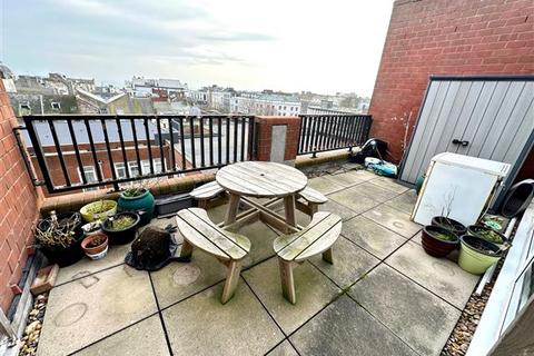 2 bedroom apartment for sale, Guildbourne Court, Guildbourne Centre, Worthing, West Sussex, BN11 1LZ