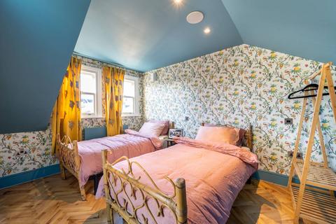 3 bedroom maisonette to rent, Brewster Gardens, North Kensington, London, W10