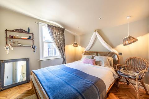 3 bedroom maisonette to rent, Brewster Gardens, North Kensington, London, W10
