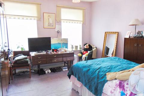 58 Addington Road, London, E16 4NG