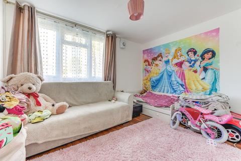 1 bedroom flat for sale, Tredegar Road, London