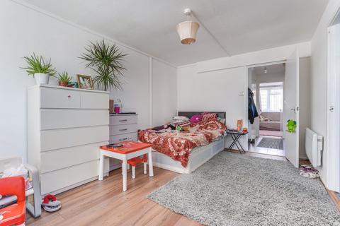 31 Tredegar Road, London, N11 2PY