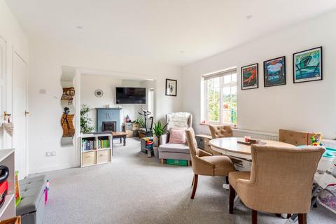 4 Lyons Road, Slinfold, Horsham, RH13 0RY