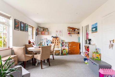 4 Lyons Road, Slinfold, Horsham, RH13 0RY