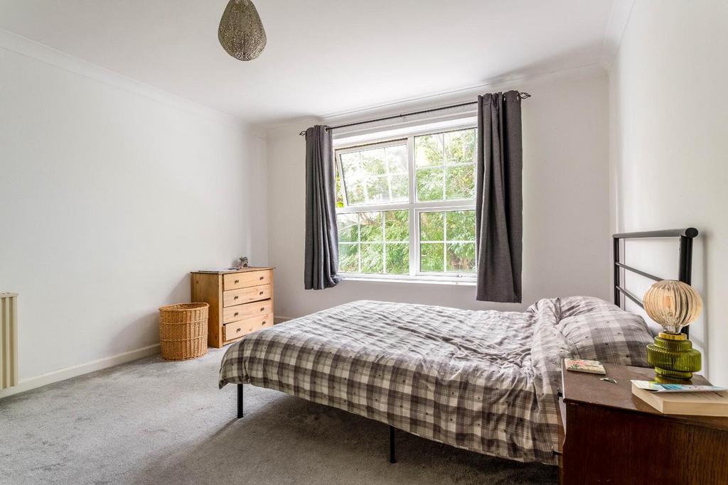21 Regency Court-4.jpg