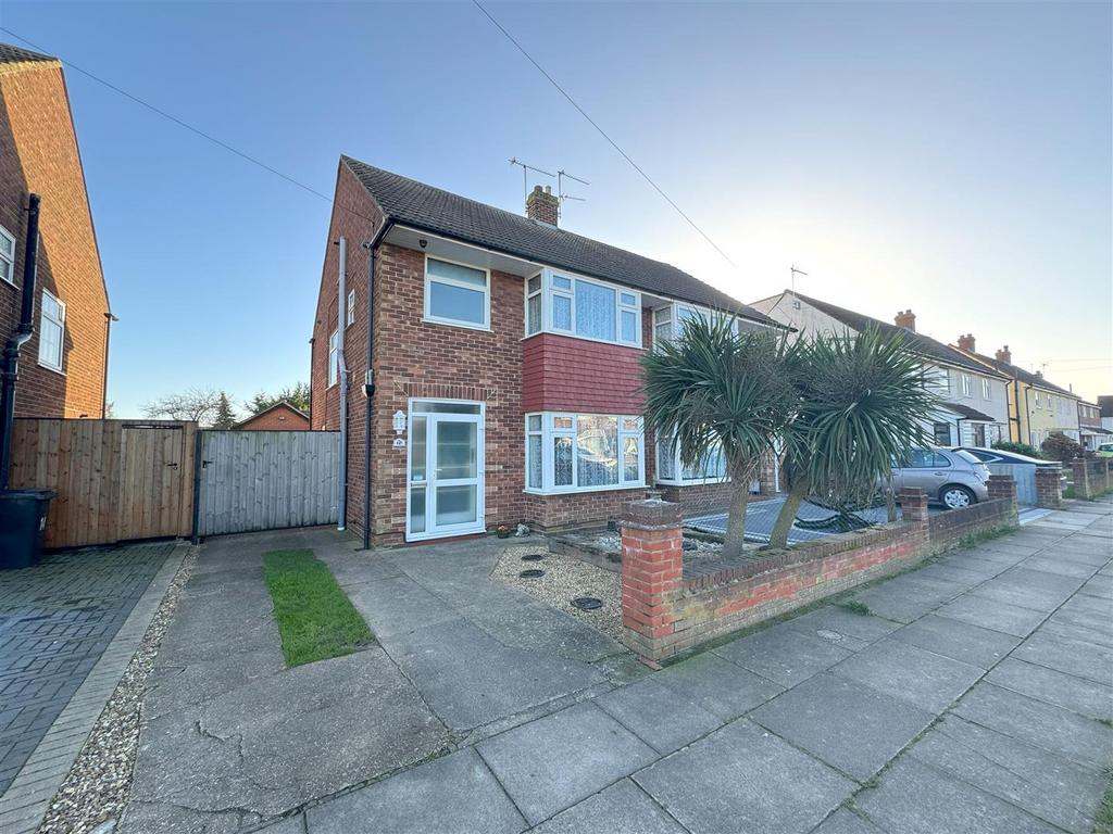 Roxburgh Road, Ipswich IP4 3 bed semidetached house for sale £289,000