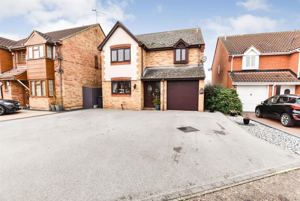 Aldham Gardens, Rayleigh 4 bed detached house for sale £600,000