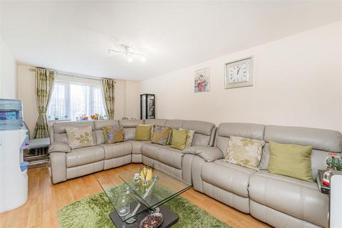 11 Dundas Mews, Enfield, EN3 6YA