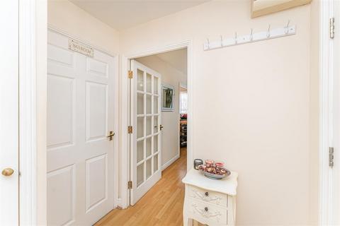 11 Dundas Mews, Enfield, EN3 6YA
