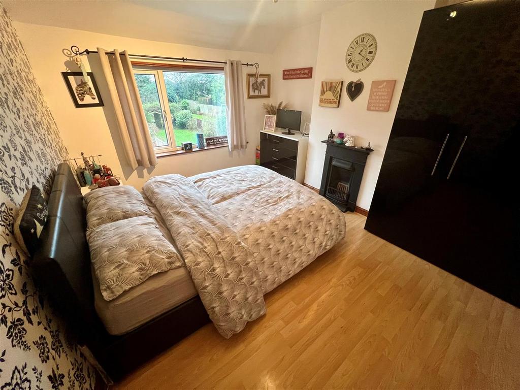 SR120 Bed3.jpg