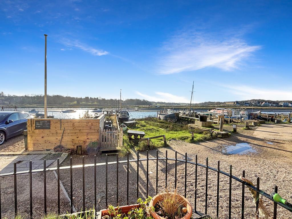 Balcony Terrace &amp; Private Jetty