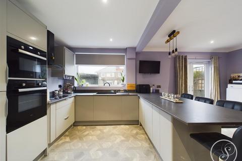 3 bedroom semi-detached house for sale, Austhorpe View, Leeds