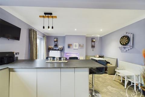 17 Austhorpe View, Leeds, LS15 8NN