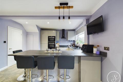 17 Austhorpe View, Leeds, LS15 8NN