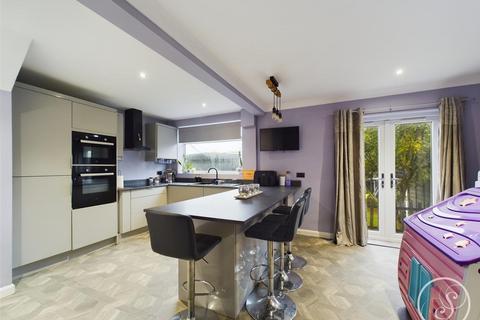 17 Austhorpe View, Leeds, LS15 8NN
