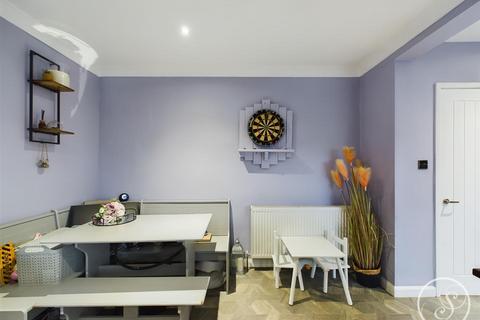 17 Austhorpe View, Leeds, LS15 8NN