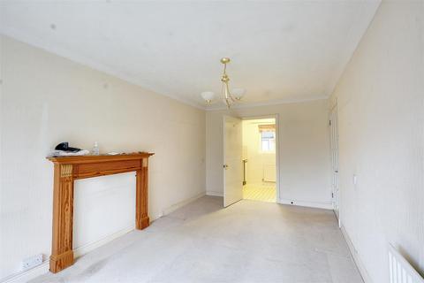 1 bedroom bungalow for sale, The Dovecotes, Beeston, Nottingham