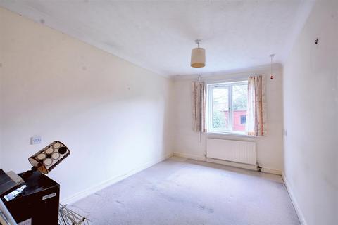 1 bedroom bungalow for sale, The Dovecotes, Beeston, Nottingham