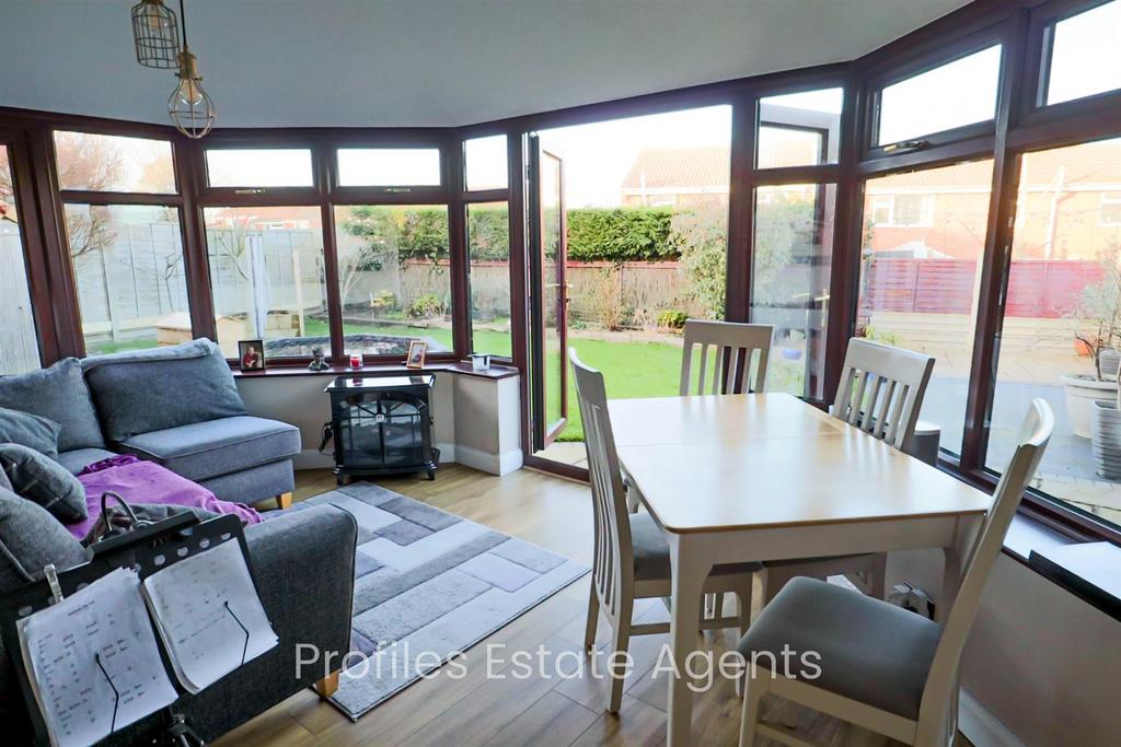 Full width conservatory / sun lounge (rear)